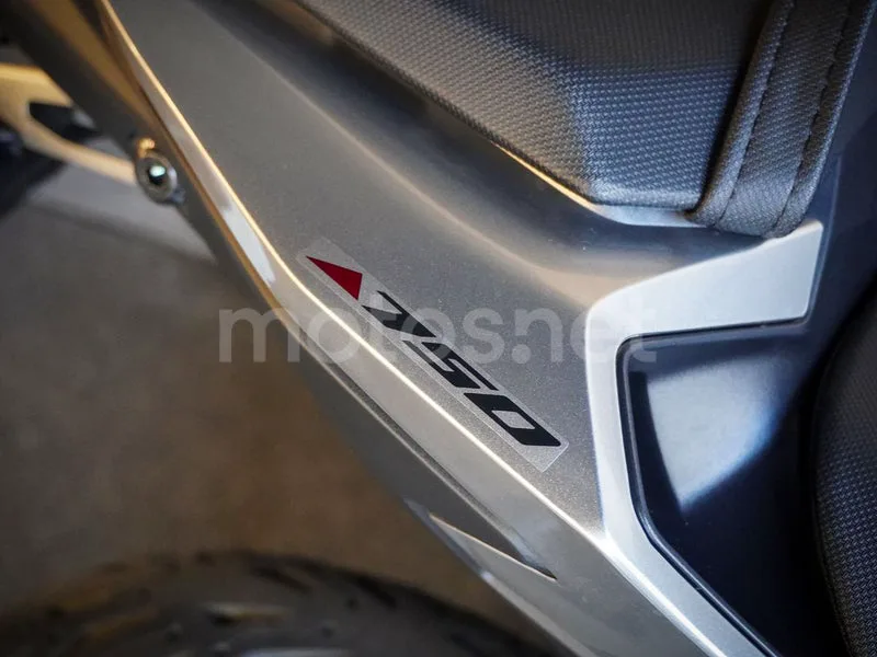 Honda CB750 Hornet - Vista 10
