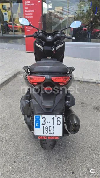 Yamaha XMAX 400 - Vista 4