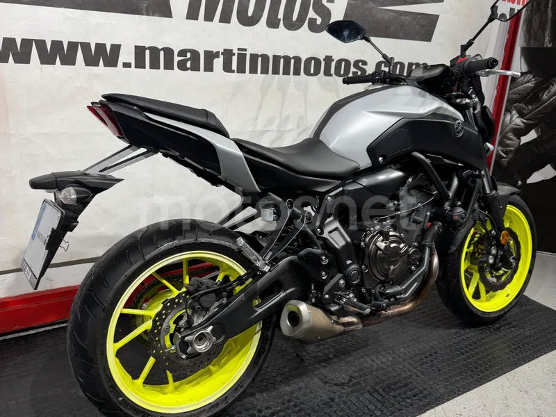 Yamaha MT-07 - Vista 3