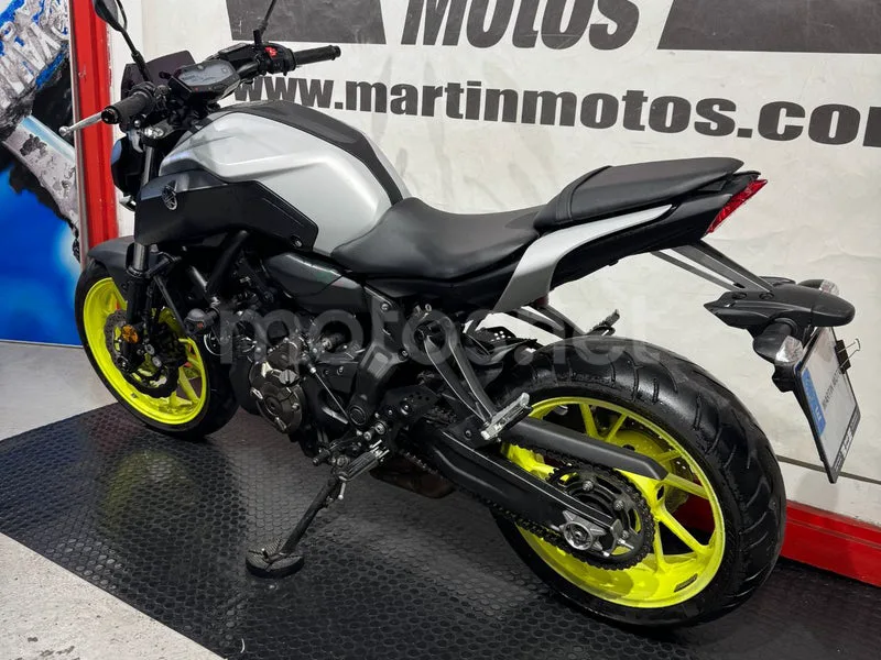 Yamaha MT-07 - Vista 4