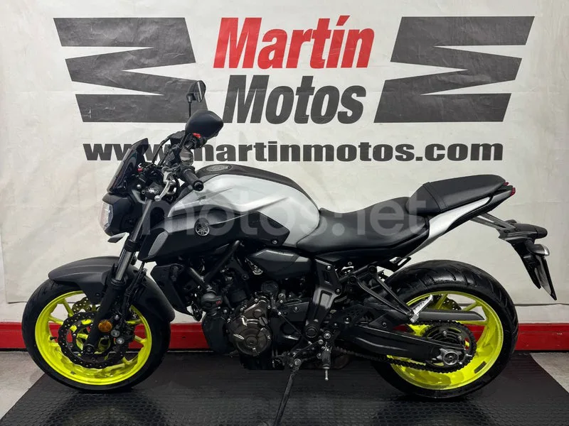 Yamaha MT-07 - Vista 5