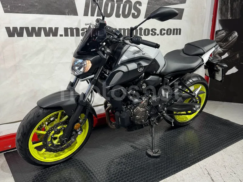 Yamaha MT-07 - Vista 6