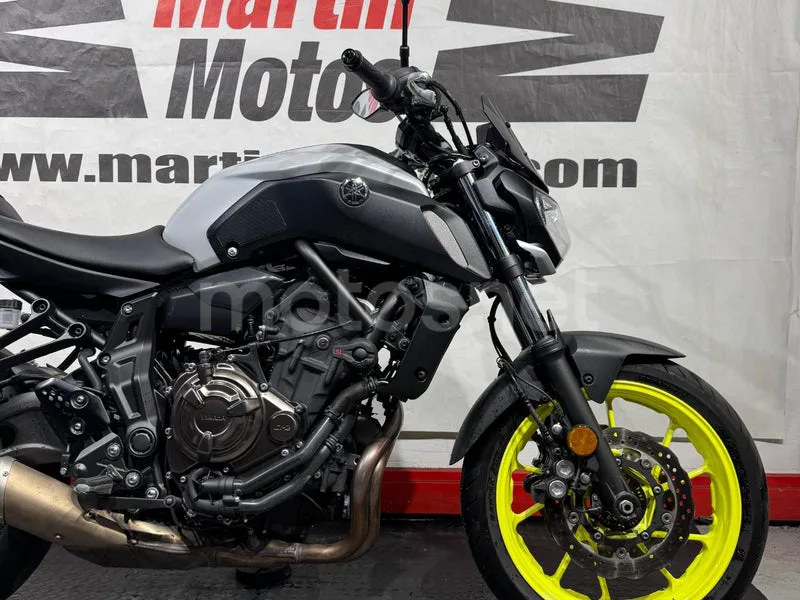 Yamaha MT-07 - Vista 10