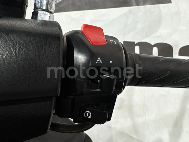Suzuki Burgman 400 - Vista 14
