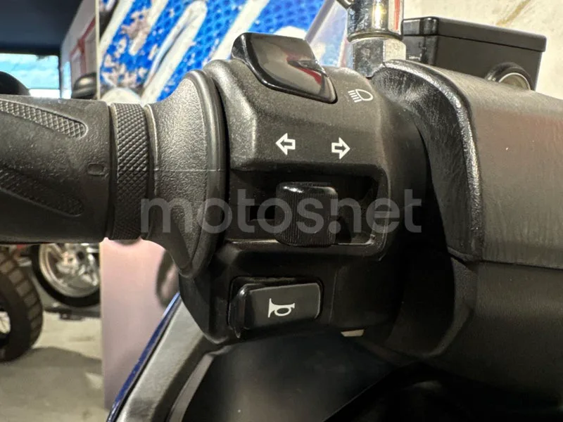 Suzuki Burgman 400 - Vista 15