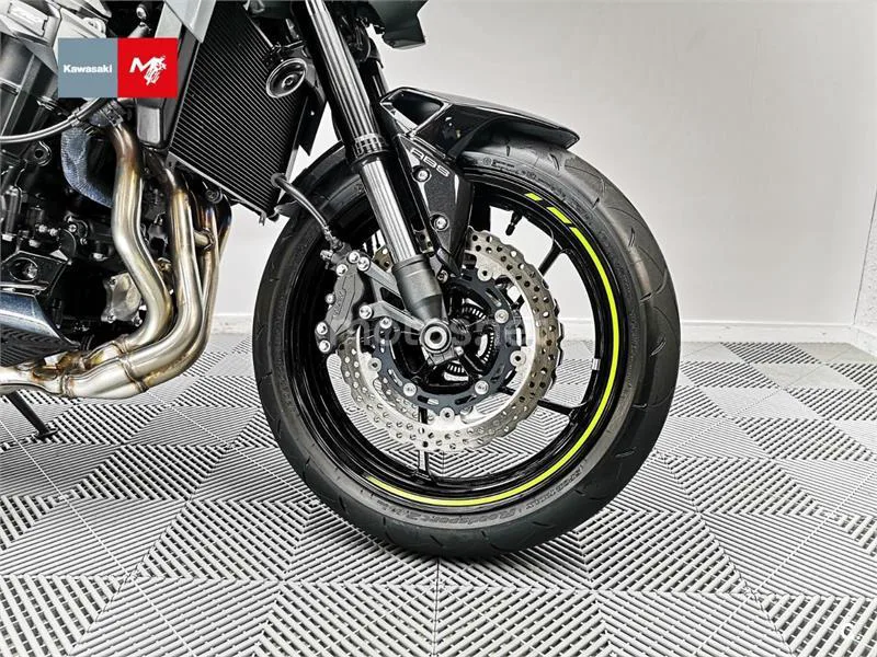 Kawasaki Z900 - Vista 12