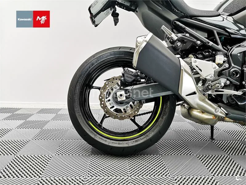 Kawasaki Z900 - Vista 13