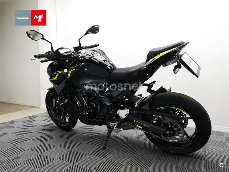 Kawasaki Z900 - Vista 16