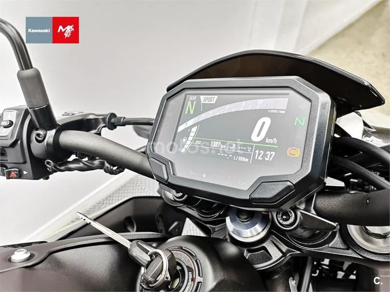 Kawasaki Z900 - Vista 9