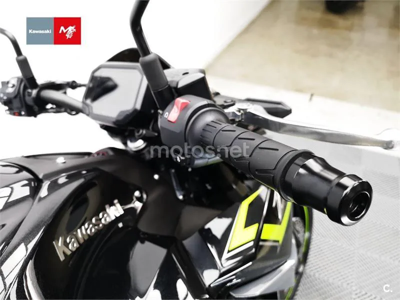 Kawasaki Z900 - Vista 10