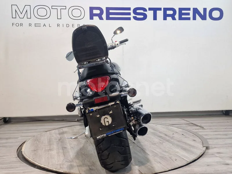 Suzuki Intruder M1800R - Vista 8