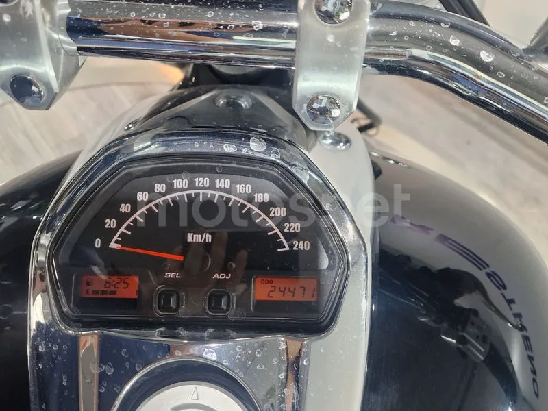 Suzuki Intruder M1800R - Vista 9