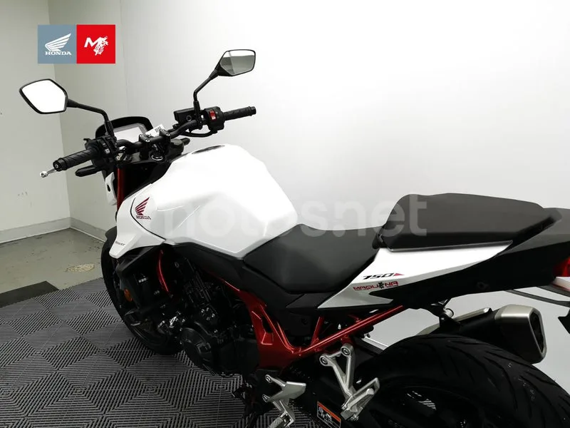 Honda CB750 Hornet - Vista 18