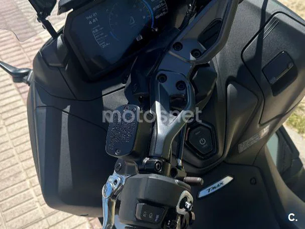 Yamaha TMAX - Vista 3
