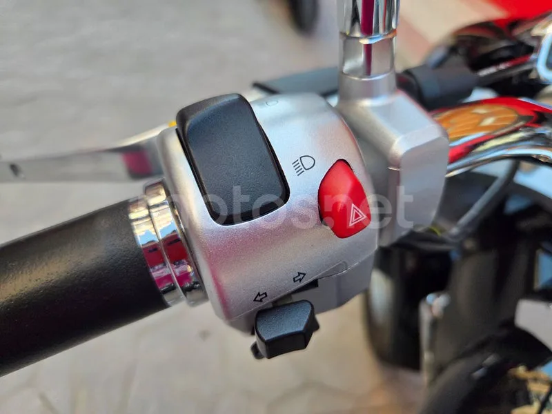 Suzuki Intruder M800 - Vista 4