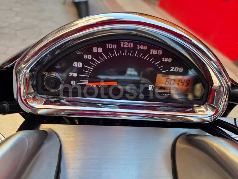 Suzuki Intruder M800 - Vista 6