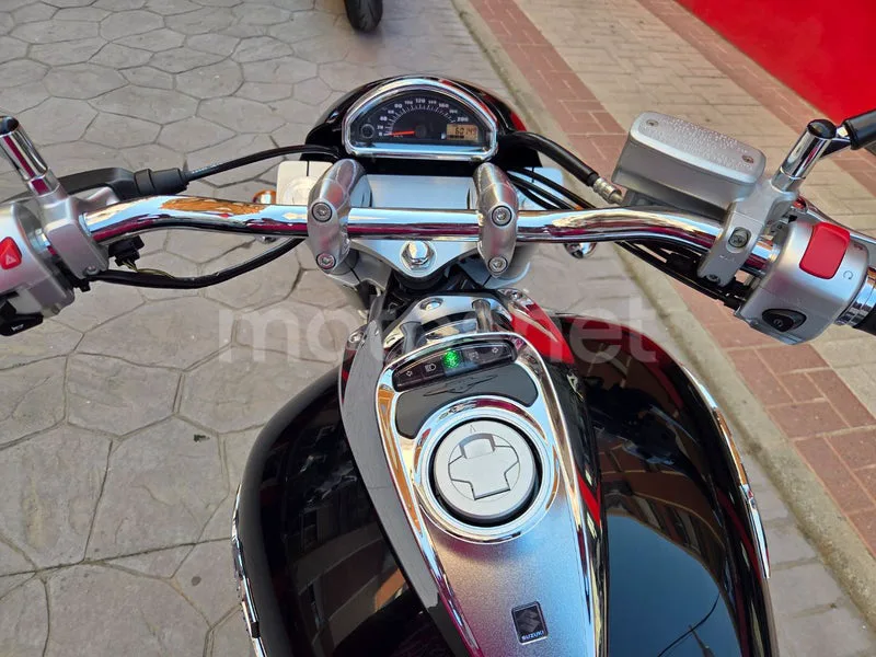 Suzuki Intruder M800 - Vista 7