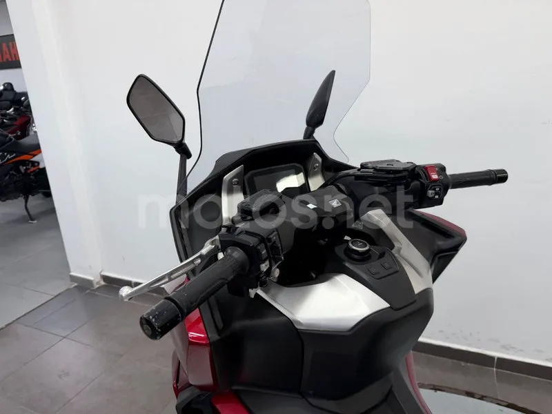 Honda Forza 750 - Vista 12