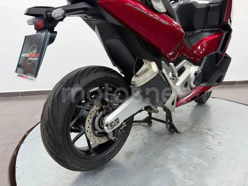 Honda Forza 750 - Vista 6