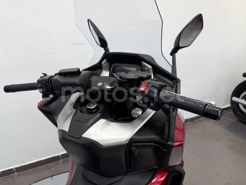 Honda Forza 750 - Vista 8