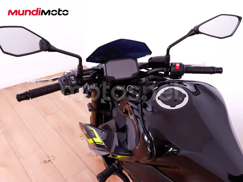 Kawasaki Z900 - Vista 11