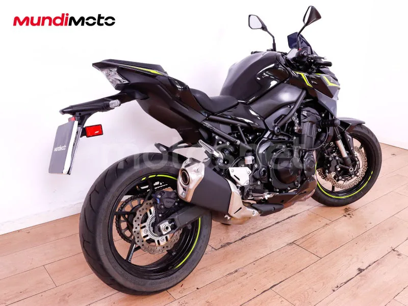 Kawasaki Z900 - Vista 3