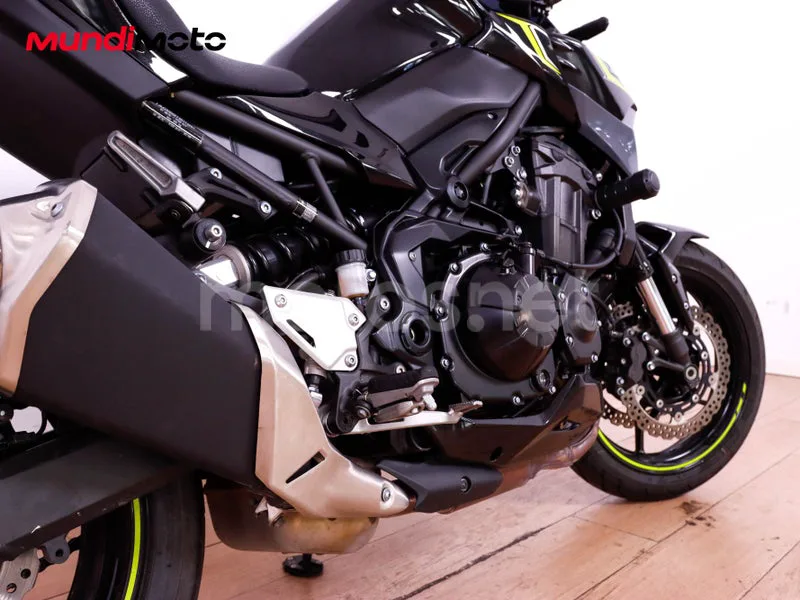 Kawasaki Z900 - Vista 4