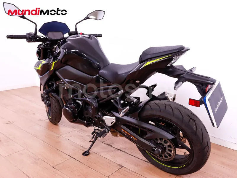 Kawasaki Z900 - Vista 8