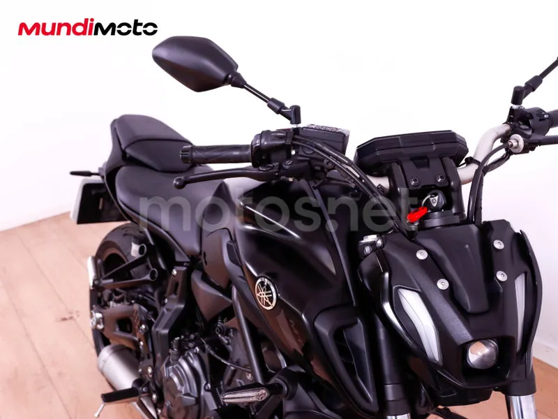 Yamaha MT-07 - Vista 21