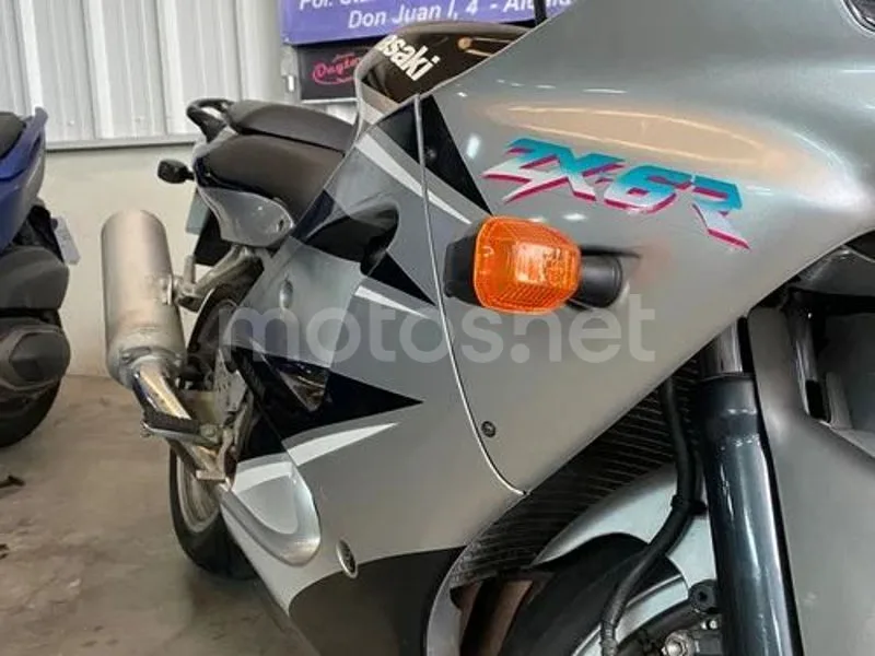 Kawasaki Ninja ZX-6R - Vista 4