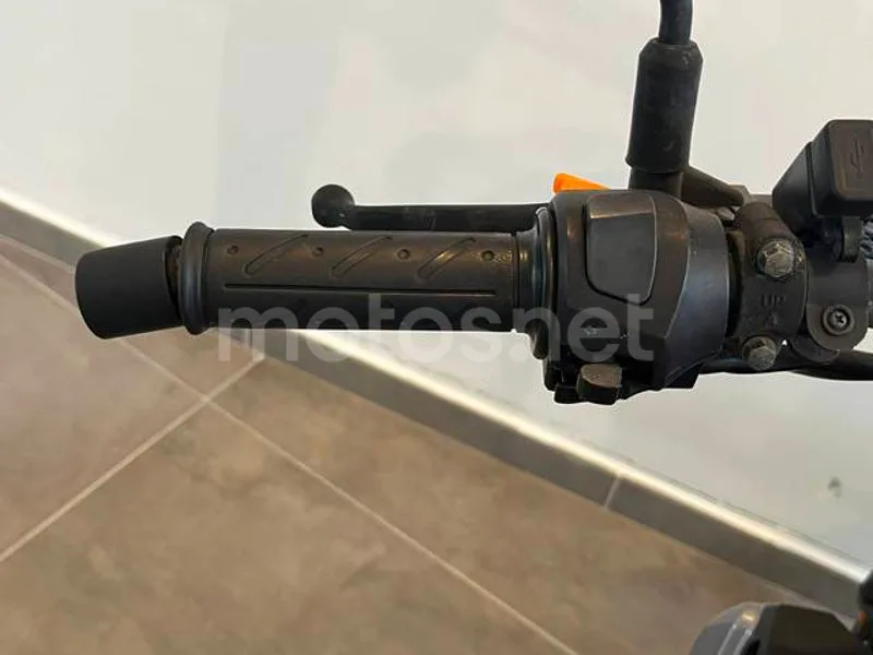 UM Xtreet 125 - Vista 12