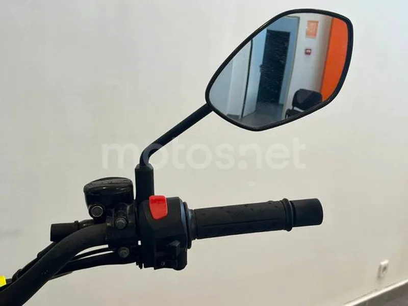 UM Xtreet 125 - Vista 15