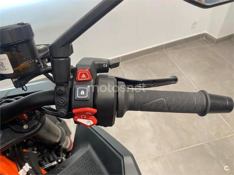 KTM 1390 Super Duke R - Vista 12