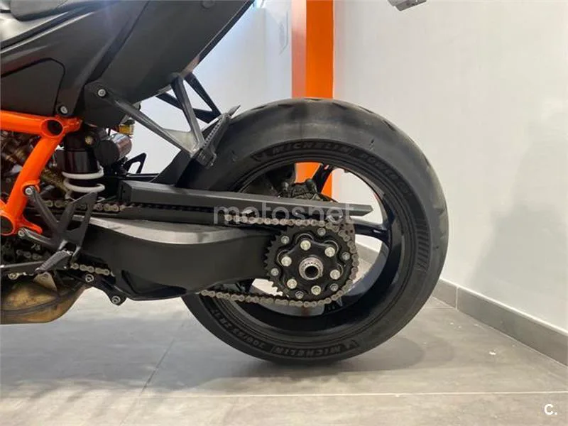 KTM 1390 Super Duke R - Vista 15