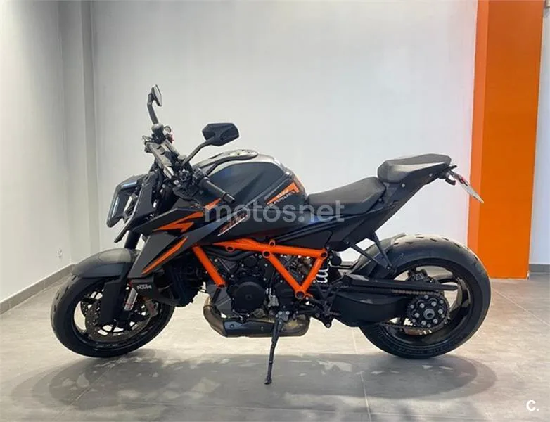 KTM 1390 Super Duke R - Vista 16