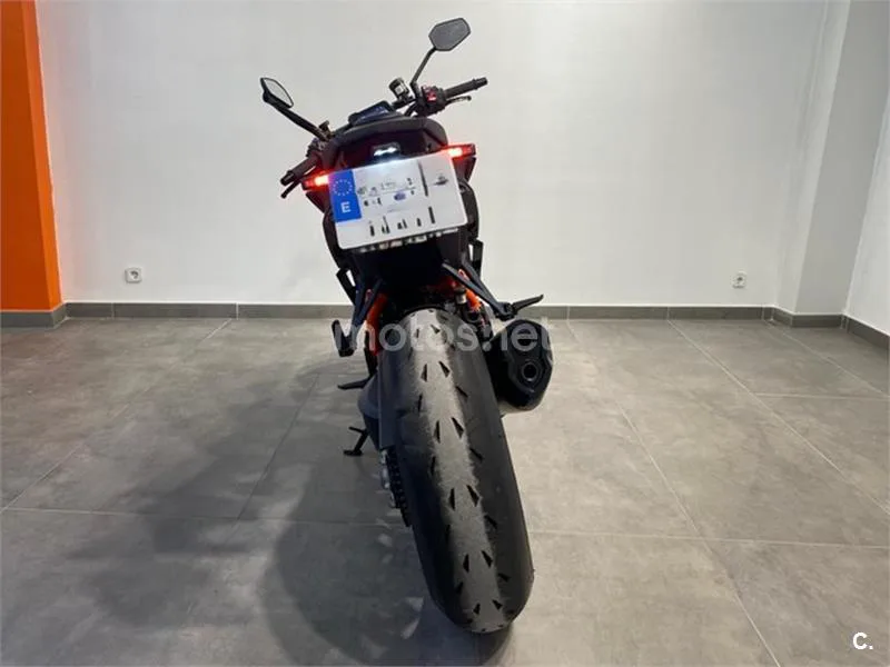 KTM 1390 Super Duke R - Vista 5