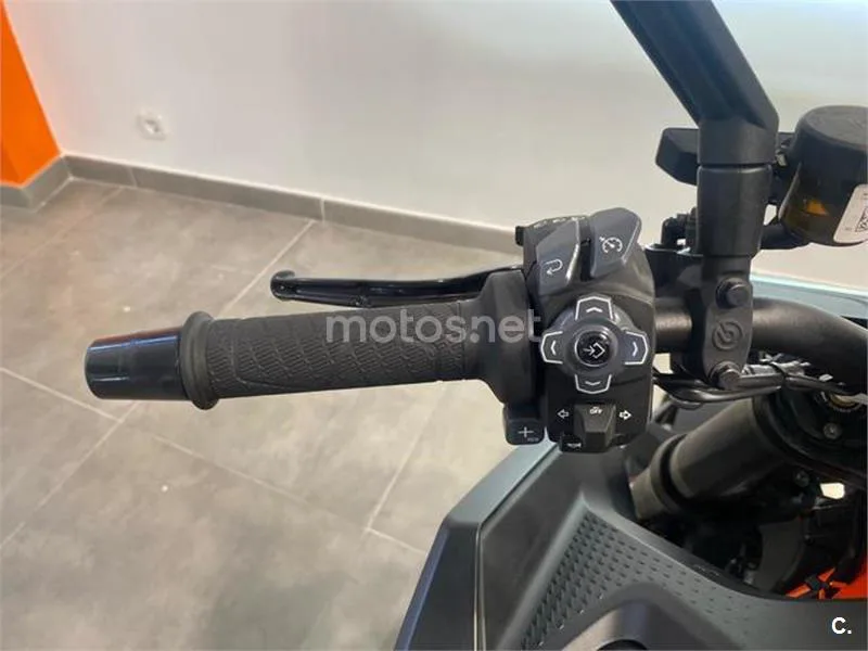 KTM 1390 Super Duke R - Vista 9