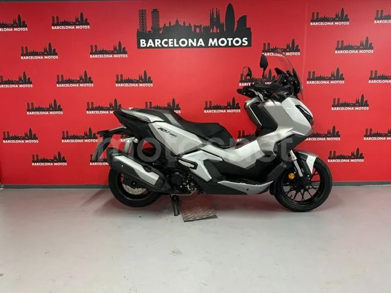 Honda ADV350 - Vista 3