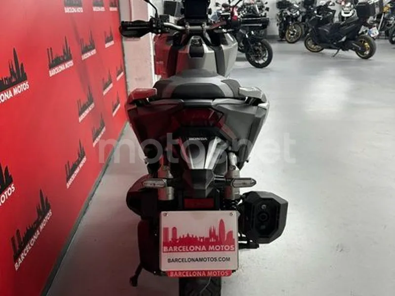Honda ADV350 - Vista 7