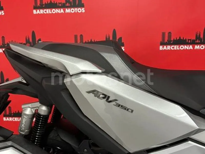 Honda ADV350 - Vista 8