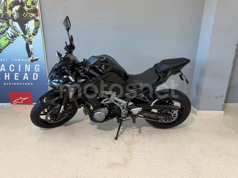 Kawasaki Z900 - Vista 8
