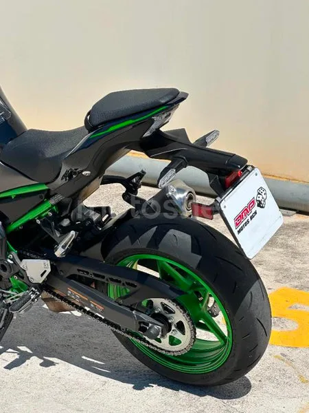 Kawasaki Z900 - Vista 3