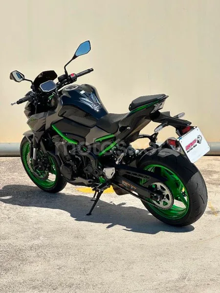 Kawasaki Z900 - Vista 4