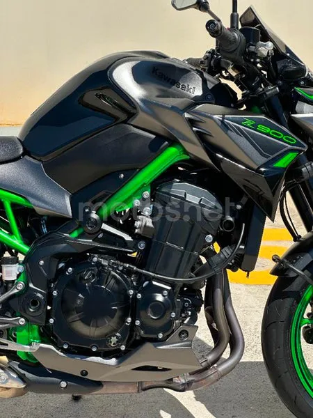 Kawasaki Z900 - Vista 9