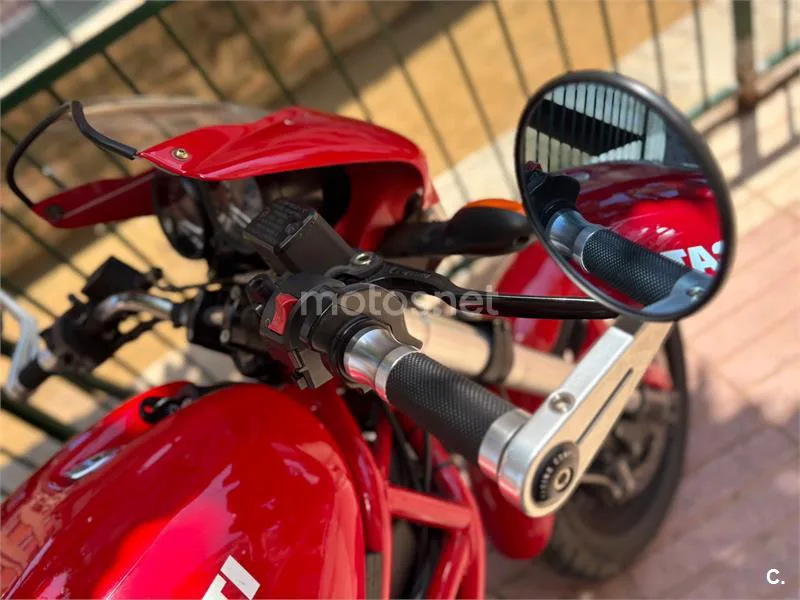 Ducati Monster 695 - Vista 3