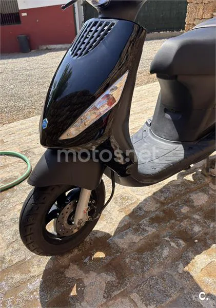 Piaggio Zip 50 4T - Vista 5