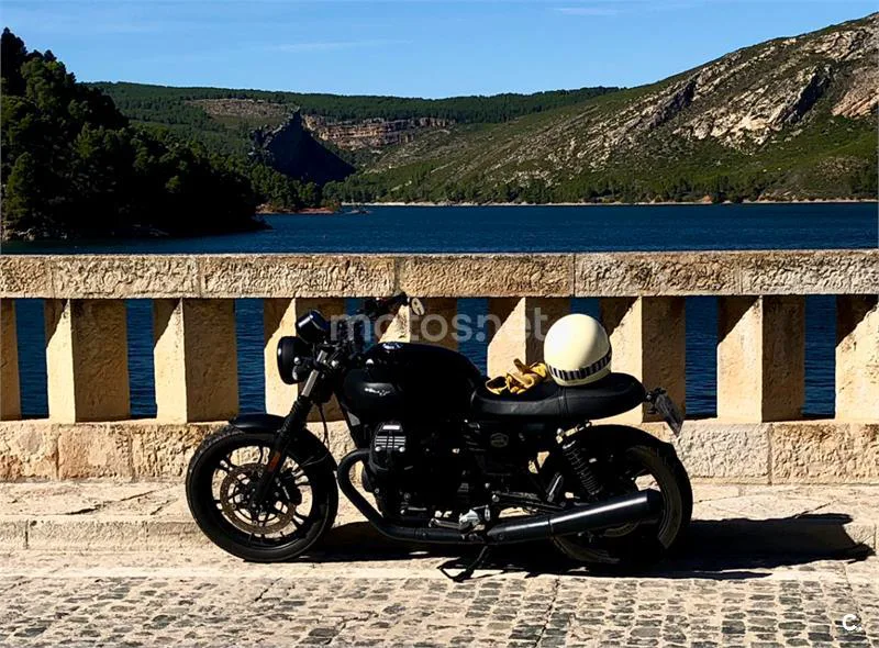 Moto Guzzi V7 III 5800 € 2021 Valencia - 1