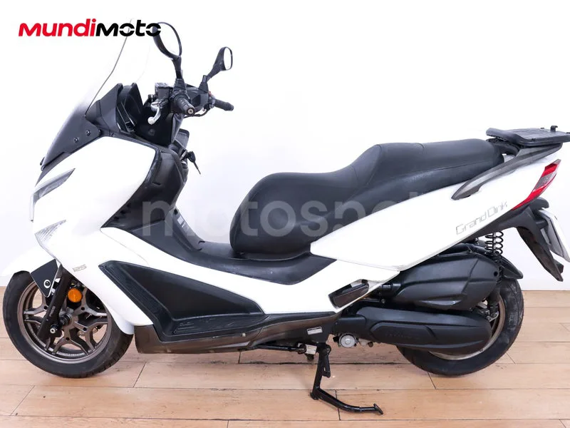 Kymco Grand Dink 125 - Vista 6