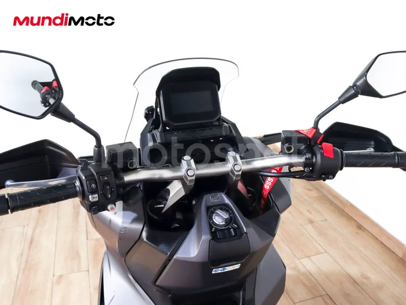Honda ADV350 - Vista 11