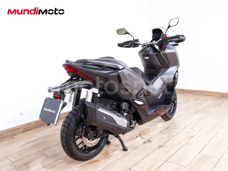 Honda ADV350 - Vista 3